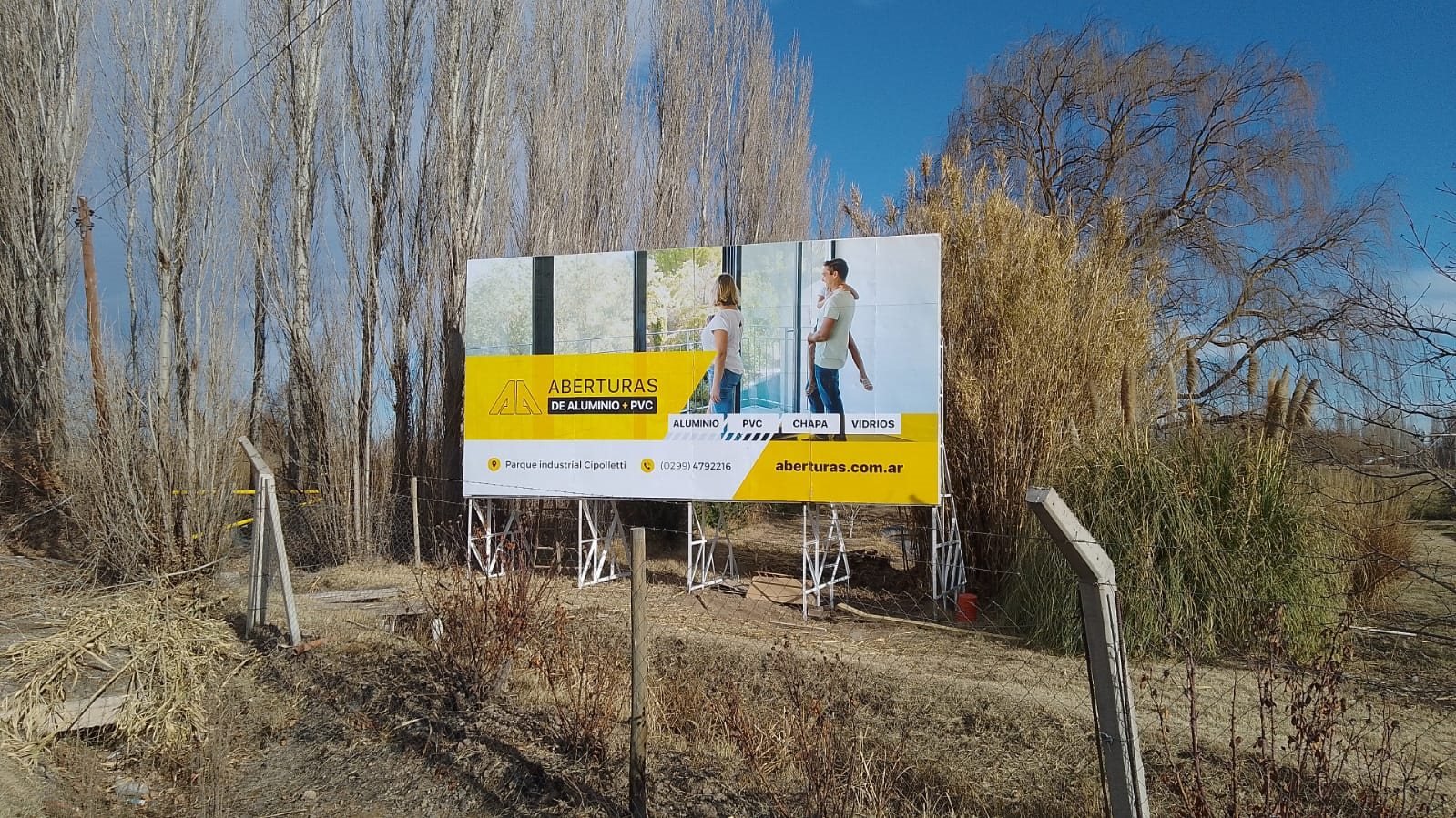 Cartelería rutera y gigantografías en vía pública